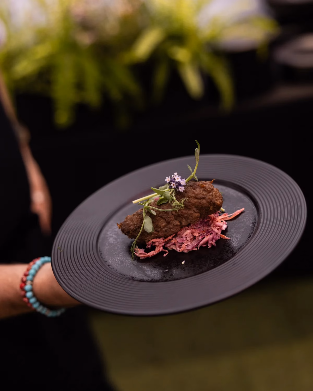 Danie główne podawane przez obsługę kelnerską Royal Catering
